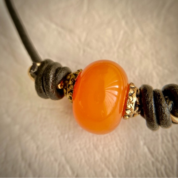 Yellow Tibetan Agate and Leather Bracelet - Picture 4 of 11